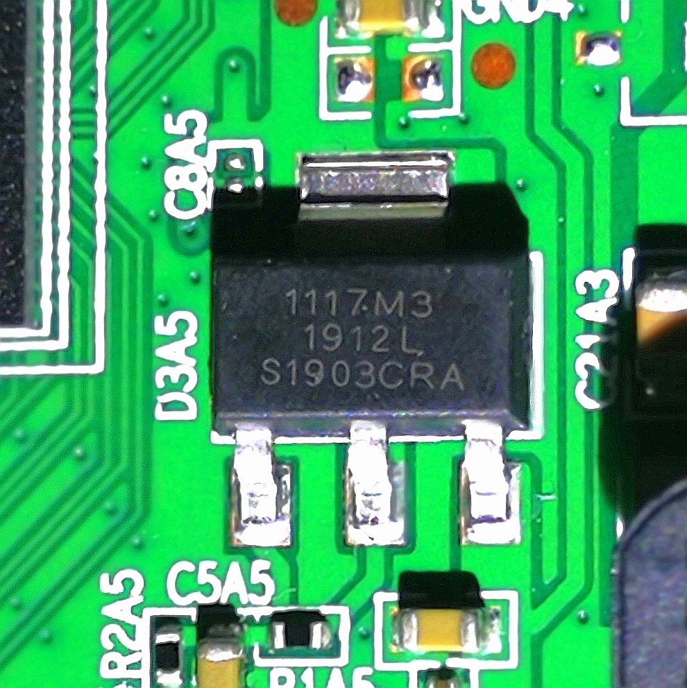 F677V2内存旁边的电压调节器